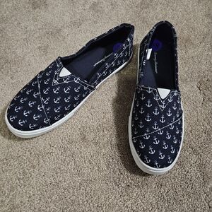 Women's slip on shoes